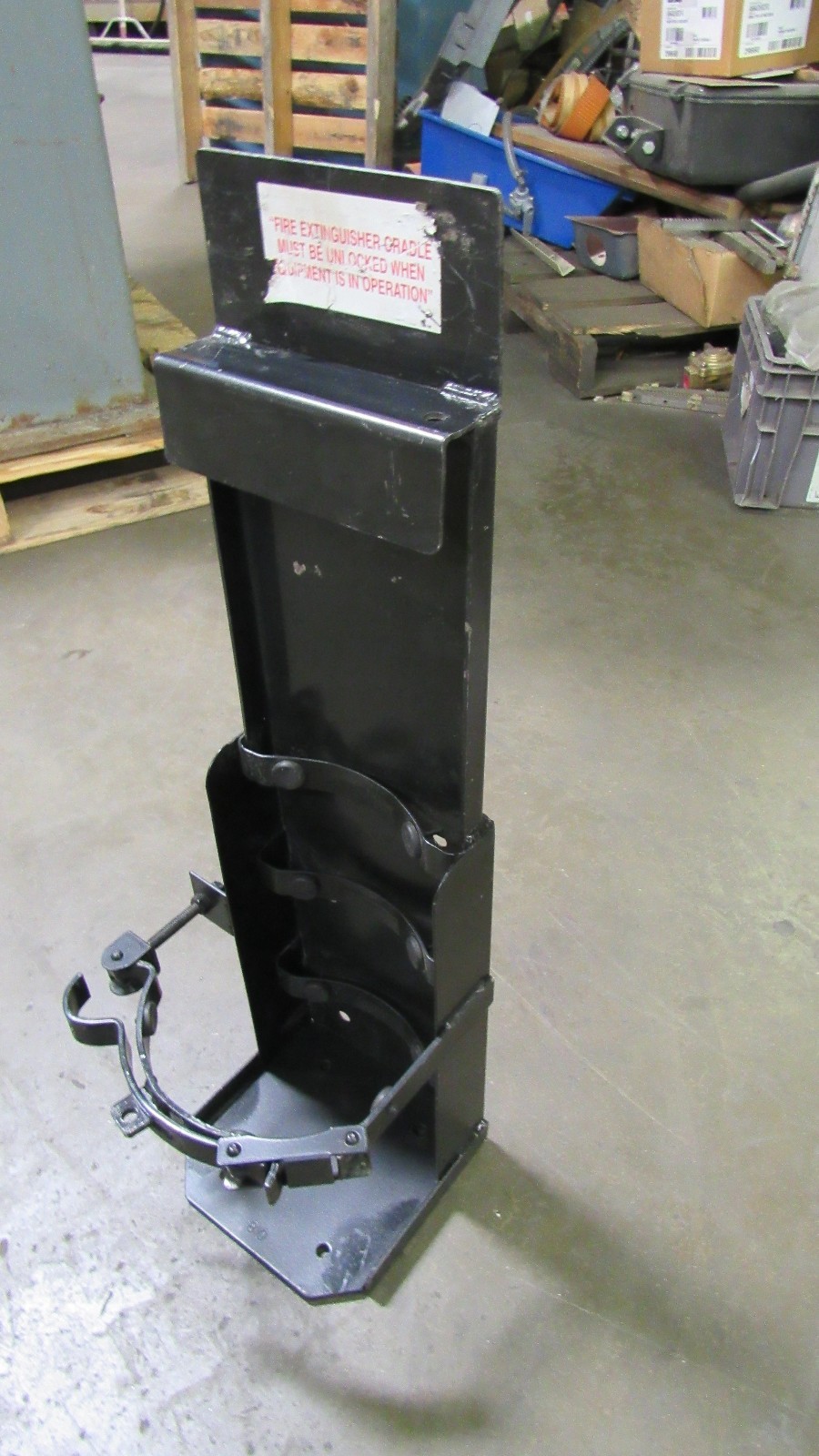 NEW NO NAME MODEL 810 HEAVY DUTY FIRE EXTINGUISHER MOUNTING BRACKET