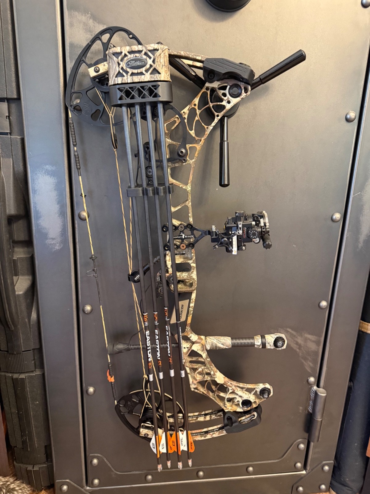 Mathews v3 27 compound bow