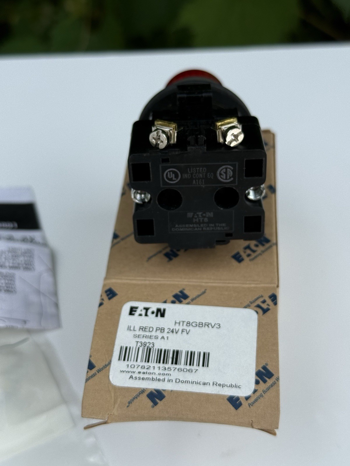 Eaton HT8GBRV3 Illuminated Red Push Button 24V - New