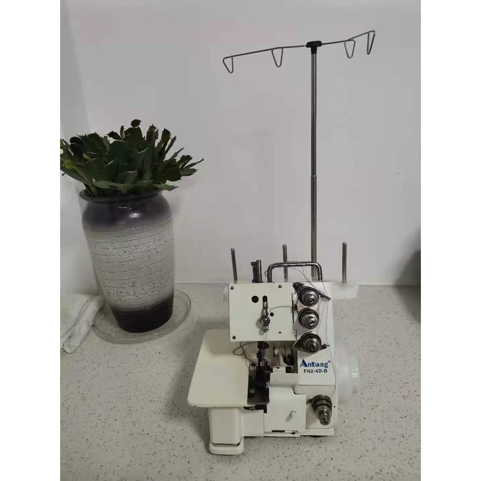 Professional 4 Thread Serger Overlock Sewing Machine 4-Line with Foot Controller