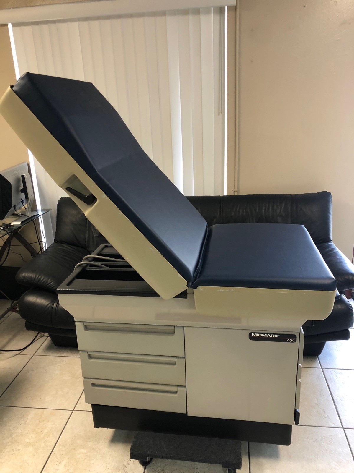 Midmark Ritter 404 Exam Table - Refurbished BEAUTIFUL!!!!