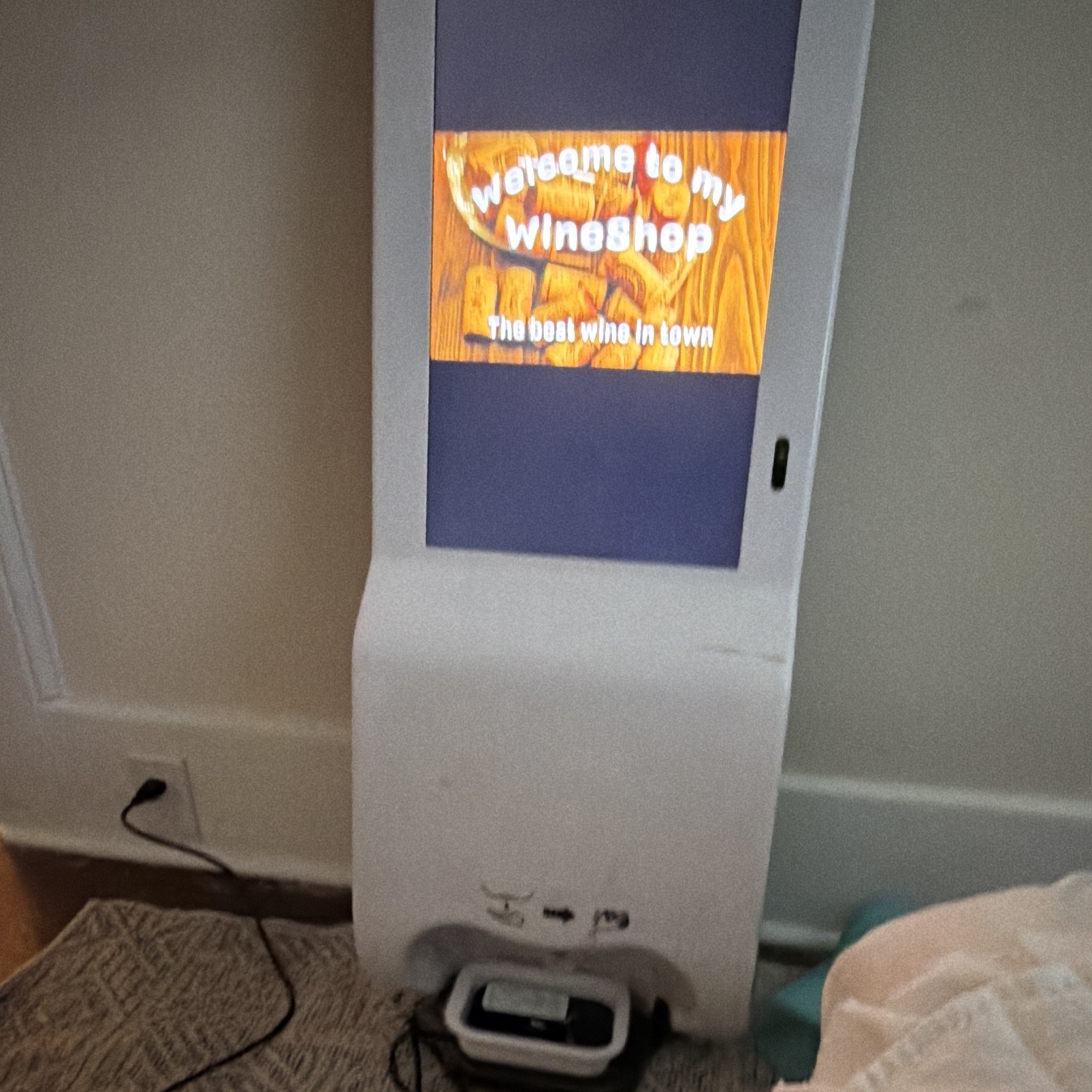 White Digital Signage Display Kiosk Presentation Display Stand
