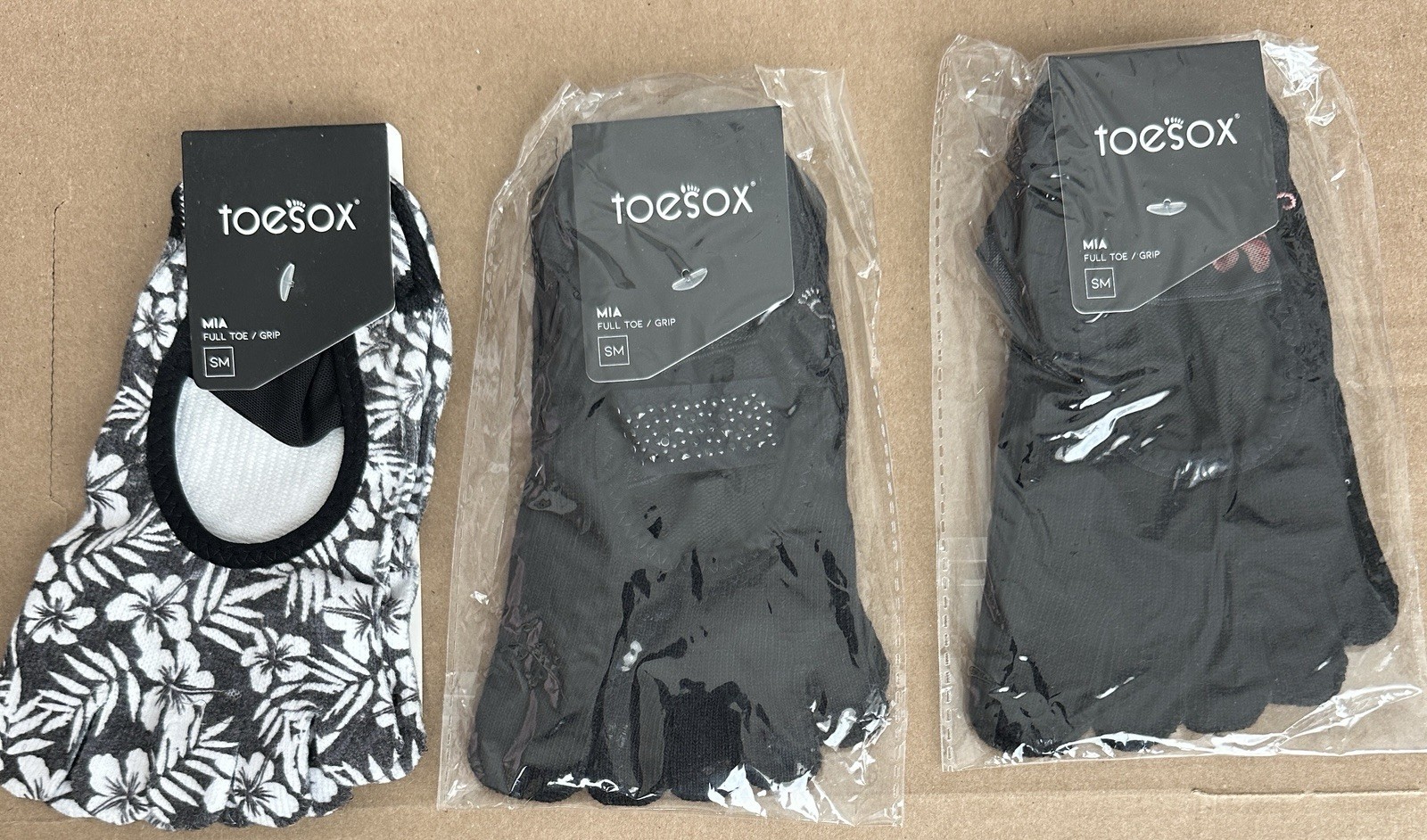 3 Pairs Of TOESOX Size S (6-8) Mia Full-Toe Pilates Yoga Grip Socks NWT