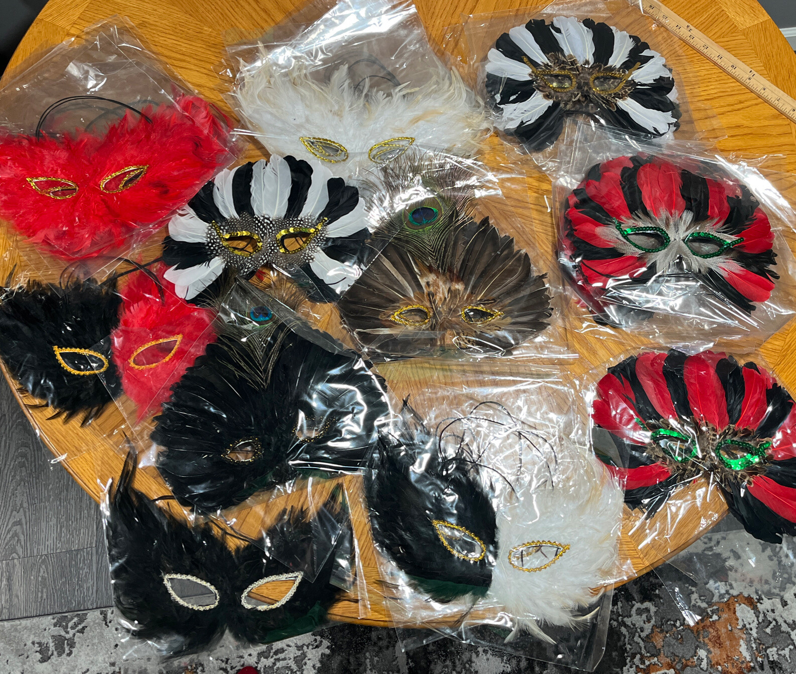 Feather Mask Masquerade Ball New Year's Eve Mardi Gras Party Favor New ONE Mask