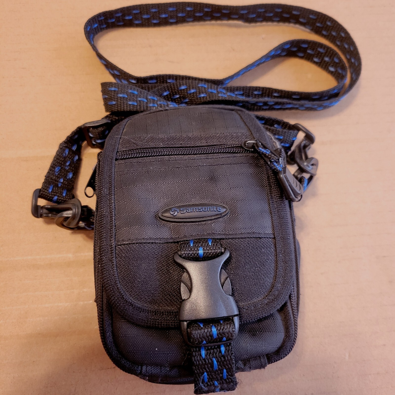 Samsonite Camera Bag For Compact Camera Multiple Pockets New