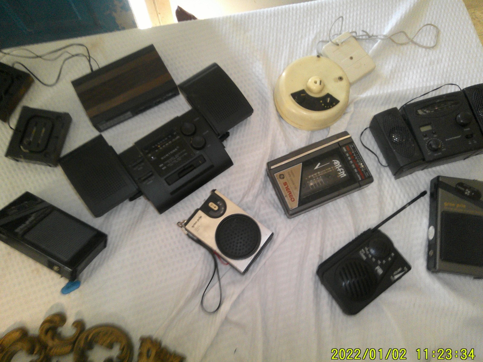 COLLECTION OF SMALL OLD RADIO SOME TRANSISTERS NON-WOKING GRAND PRIX REGENCY