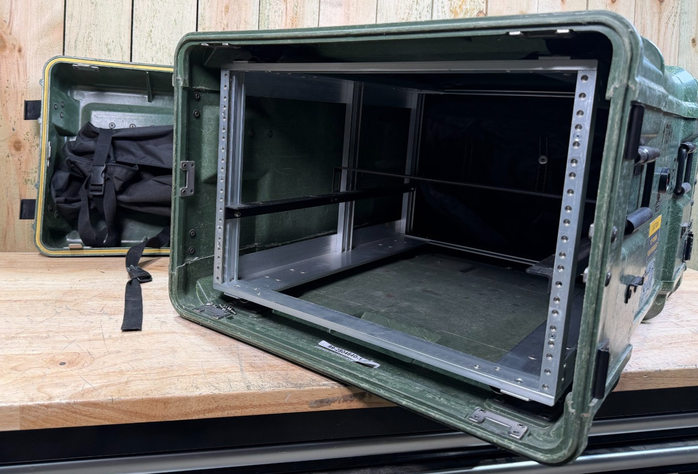 ECS Server Rack Rackmount 7U 19" X 24" Waterproof Storage Case W/ Rack