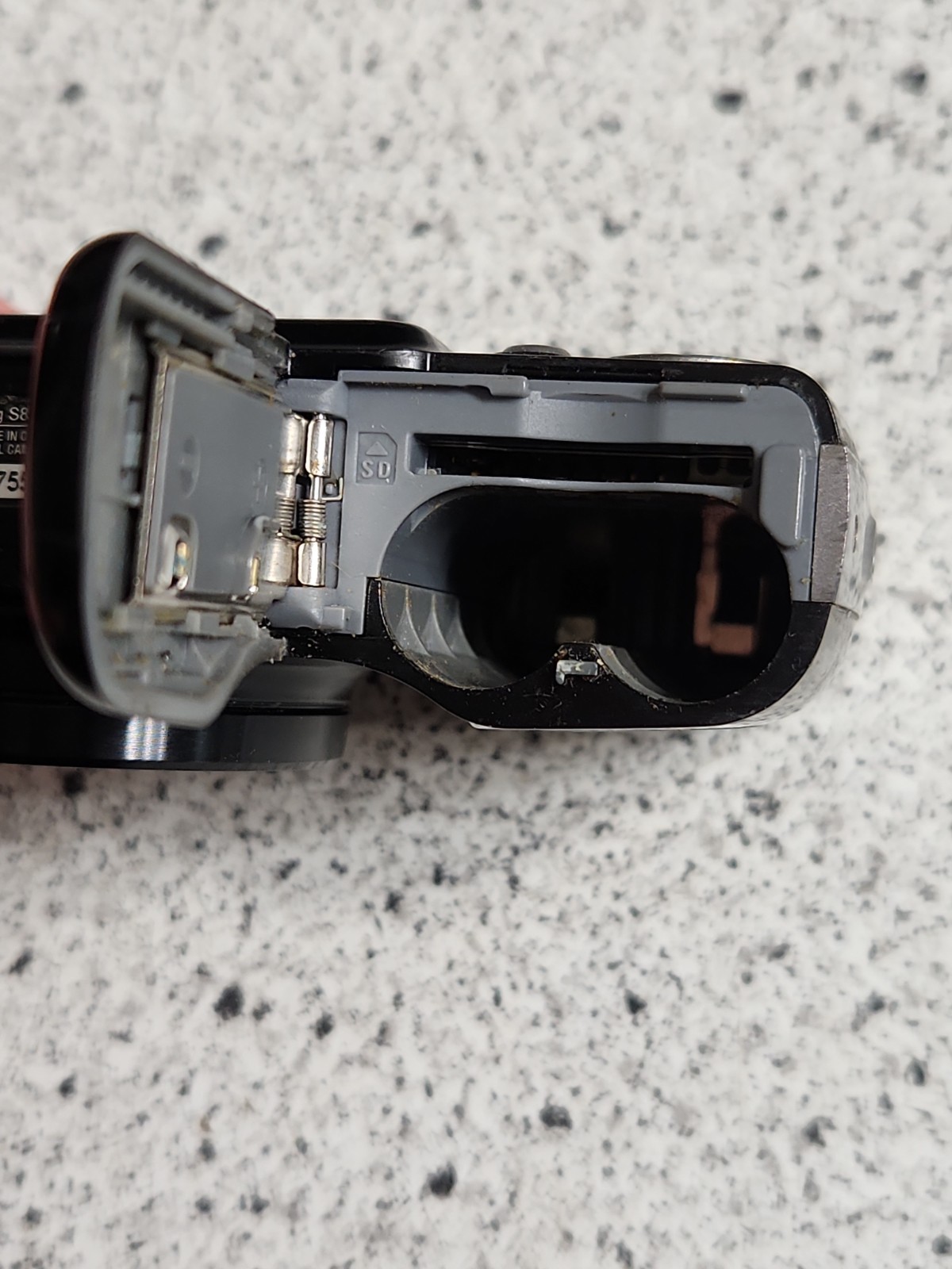 Samsung S85 8.2MP Digital Camera - Black