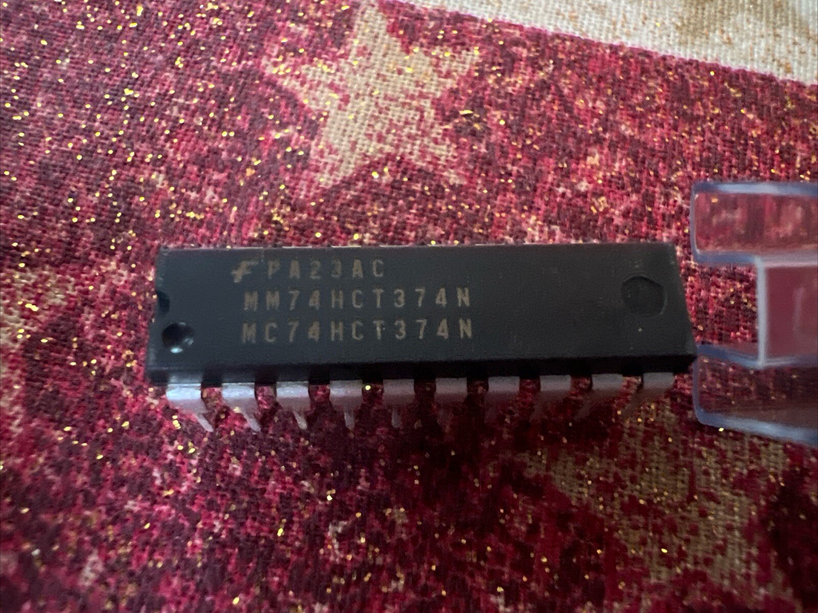 ** QUANTITY 4 ** MM74HCT374N