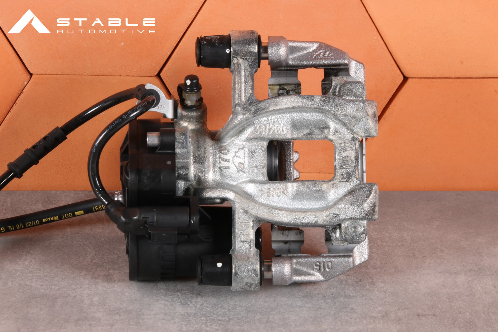 MINI F54 F55 F56 F57 REAR RIGHT BRAKE CALIPER 34/280/10 8831988 3214 km !!!