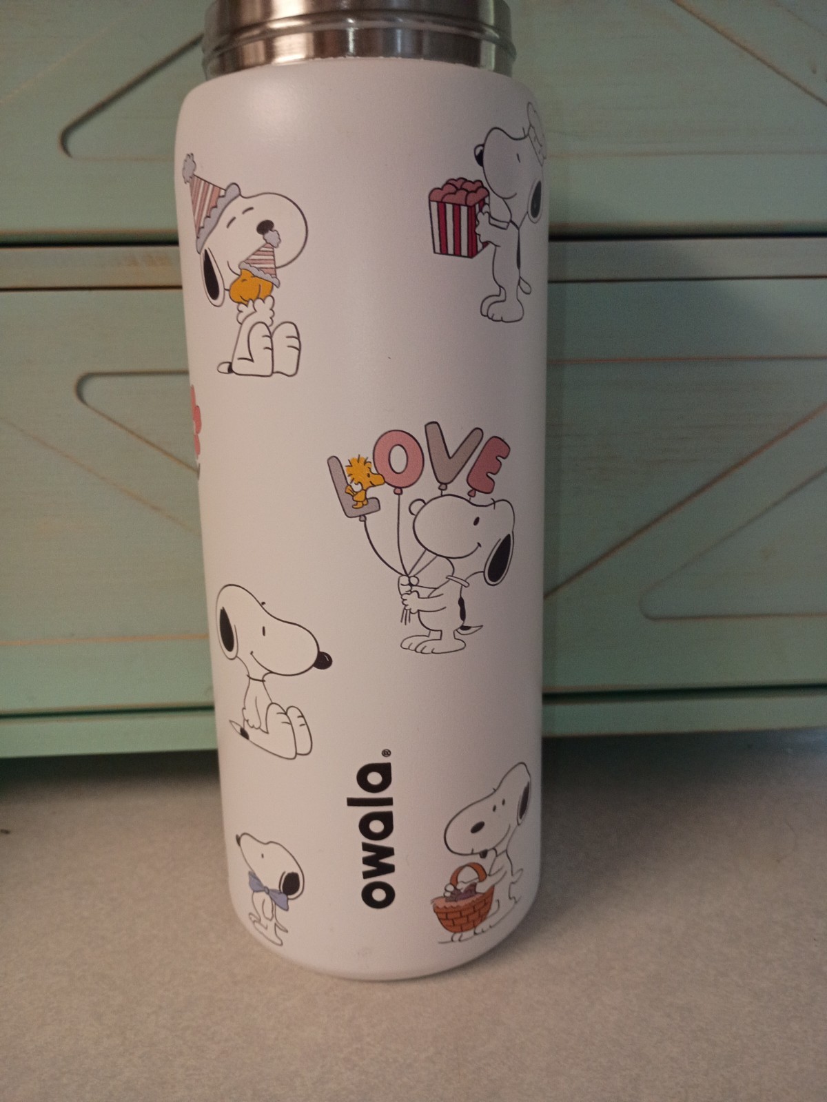 32 Oz. White Snoopy Owala Free Sip