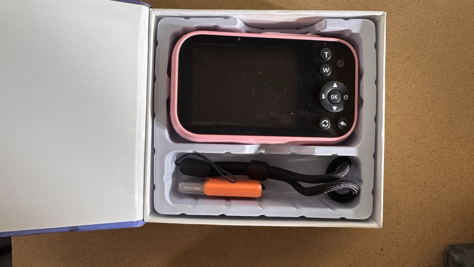 Stylish student CAMERA Coretu)