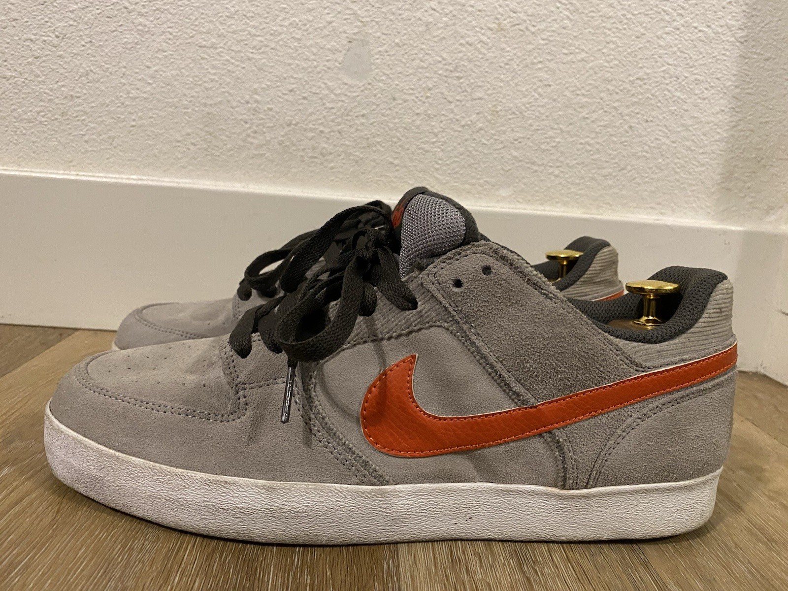 Nike Gray Low Top Skateboarding Shoes Men's US 10.5 D Medium Width