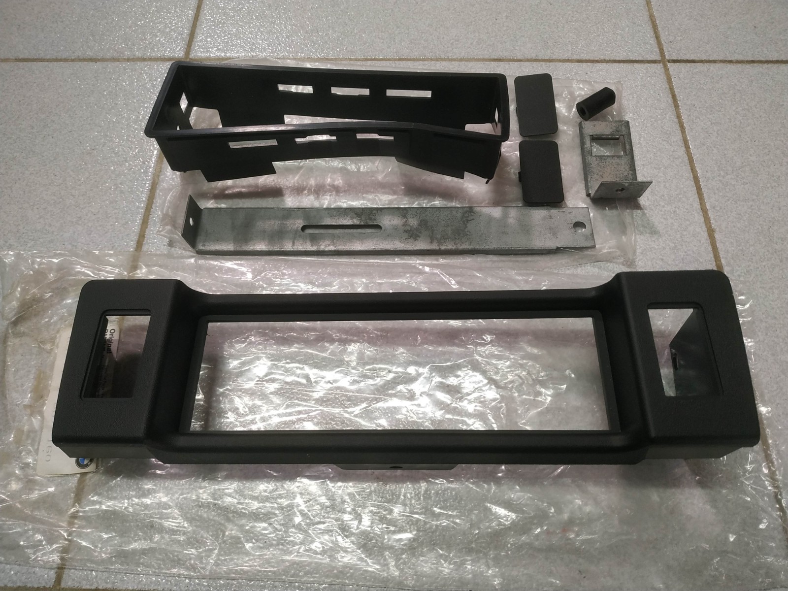 BMW E28 radio surrounding cover kit  !NEW! NLA NOS GENUINE 65111367160