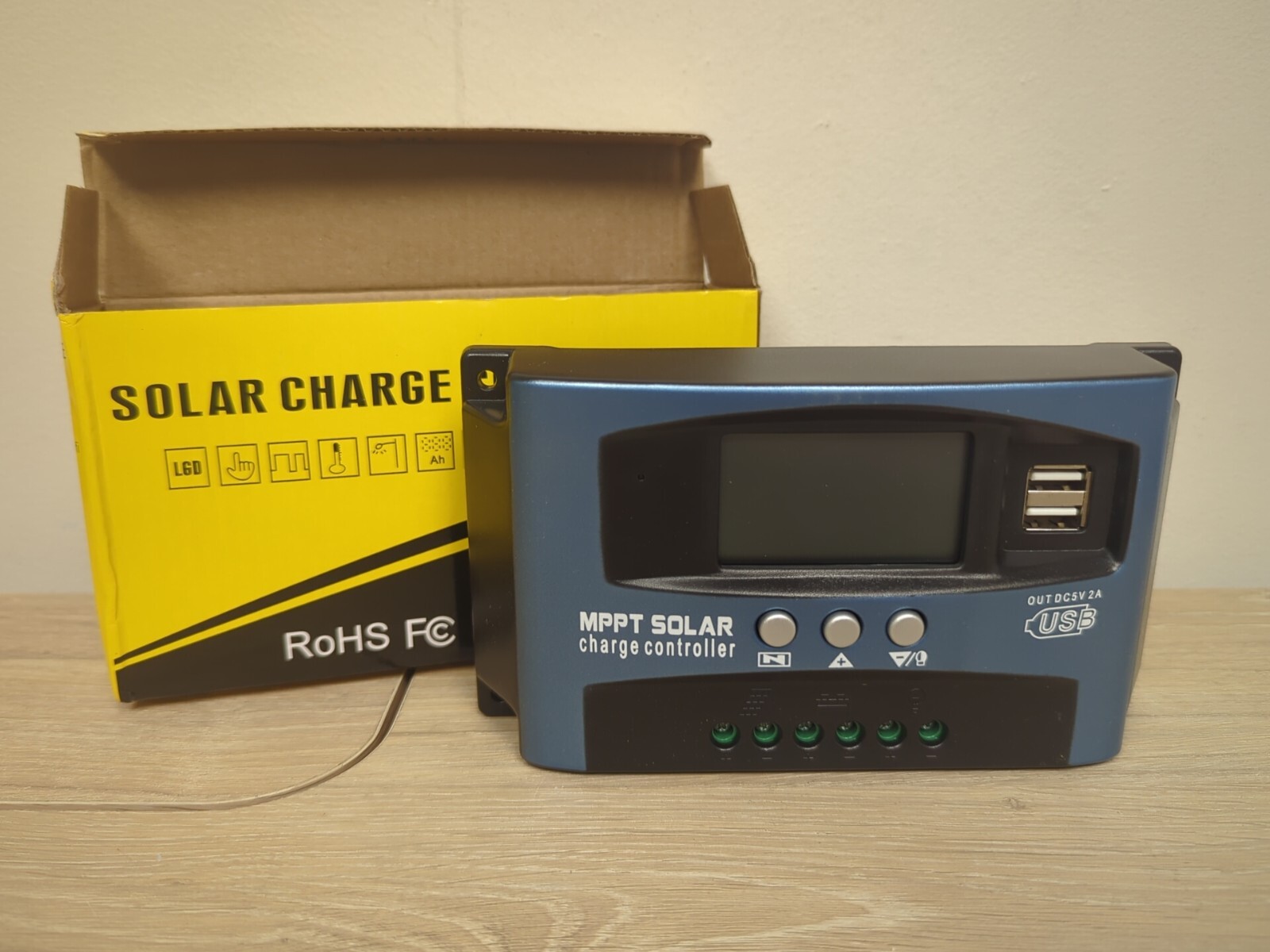 30A PWM Solar Charge Controller 12/24V Voltage Regulator Battery Charger LCD USB