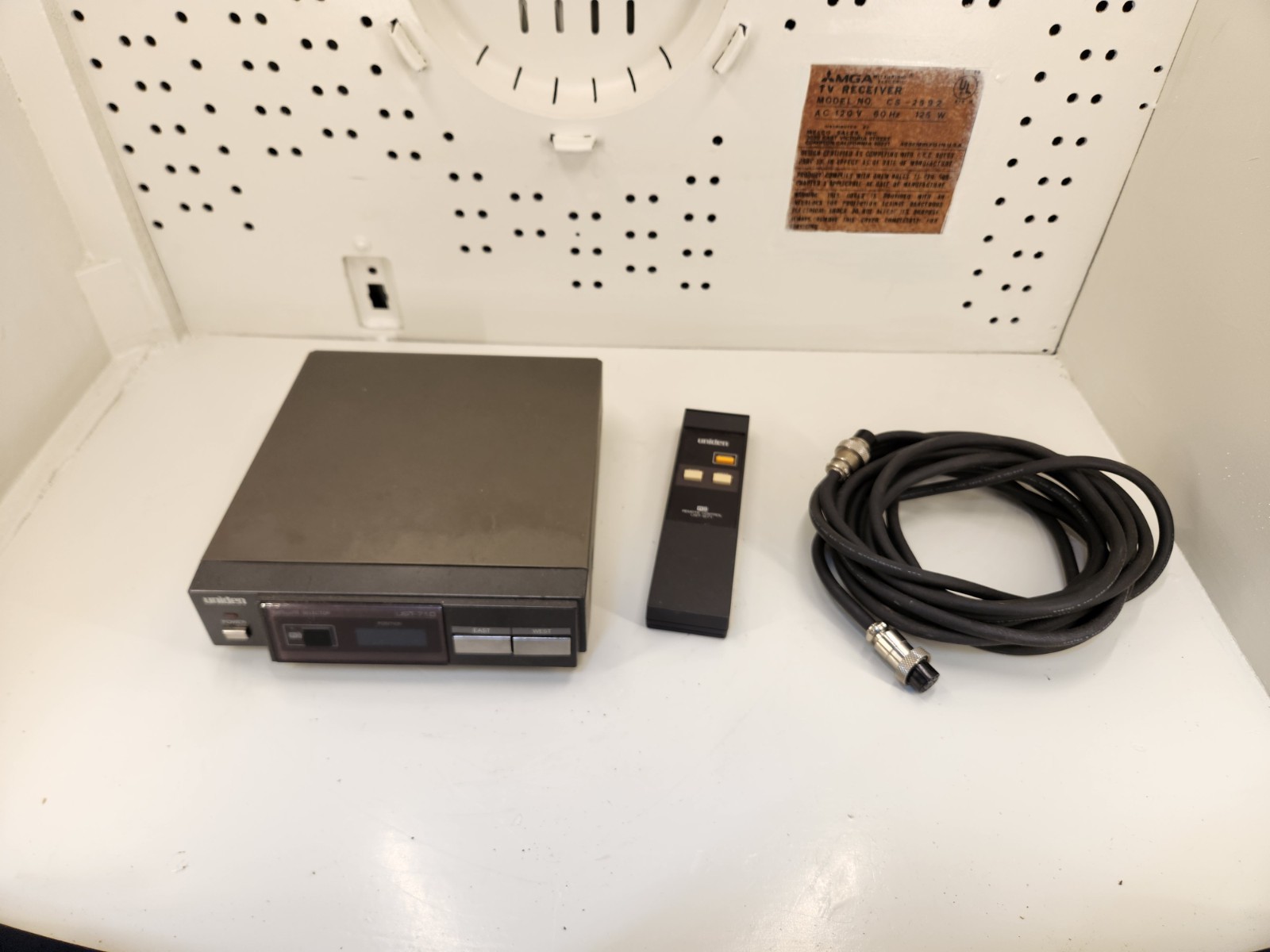Uniden UST-710 Satellite Selector Actuator Control, Remote & Cable - Untested