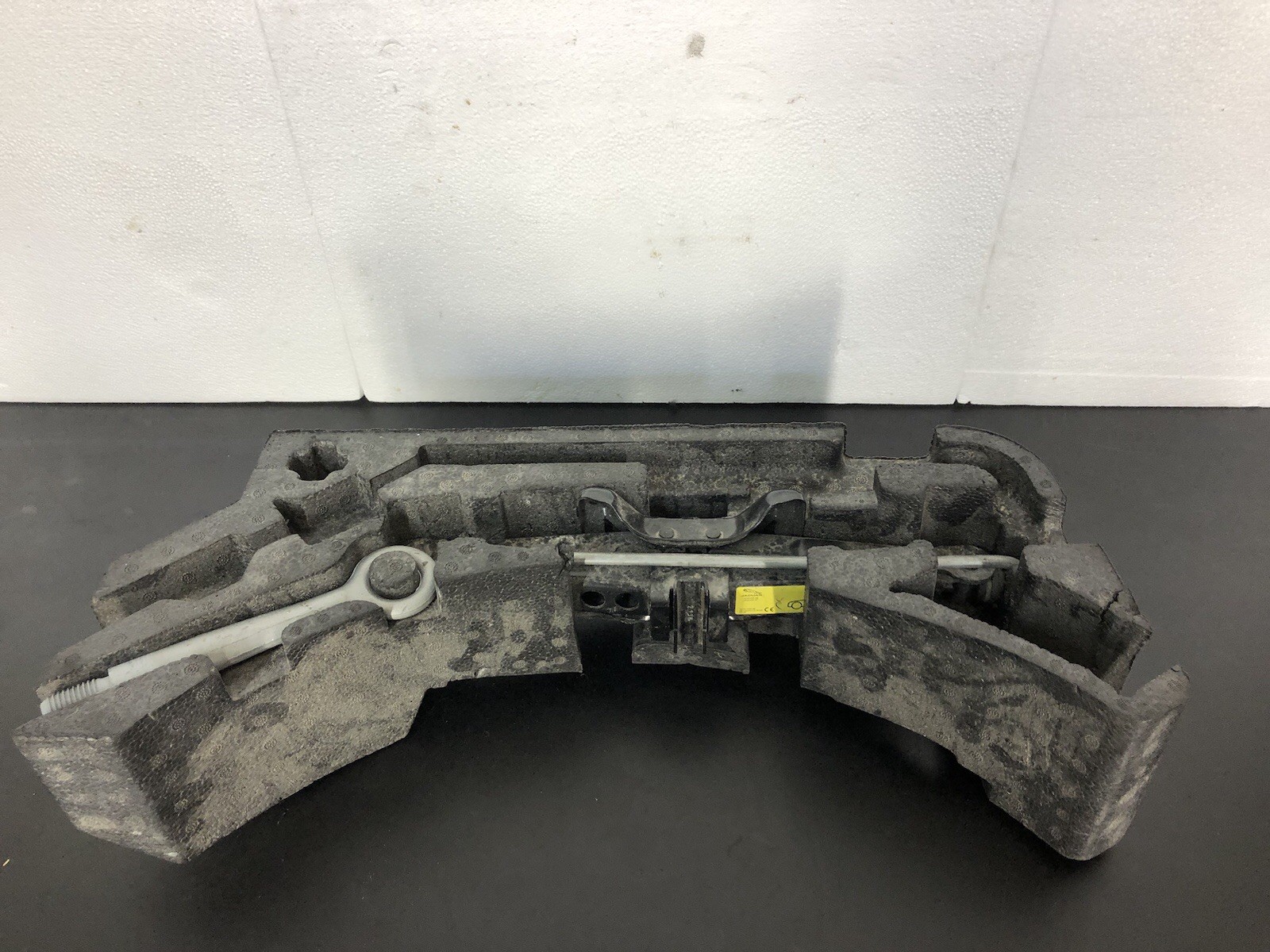 OEM 2020 Jaguar XE XF F-Pace Tool Kit Trunk Tire Change jack spare tire set