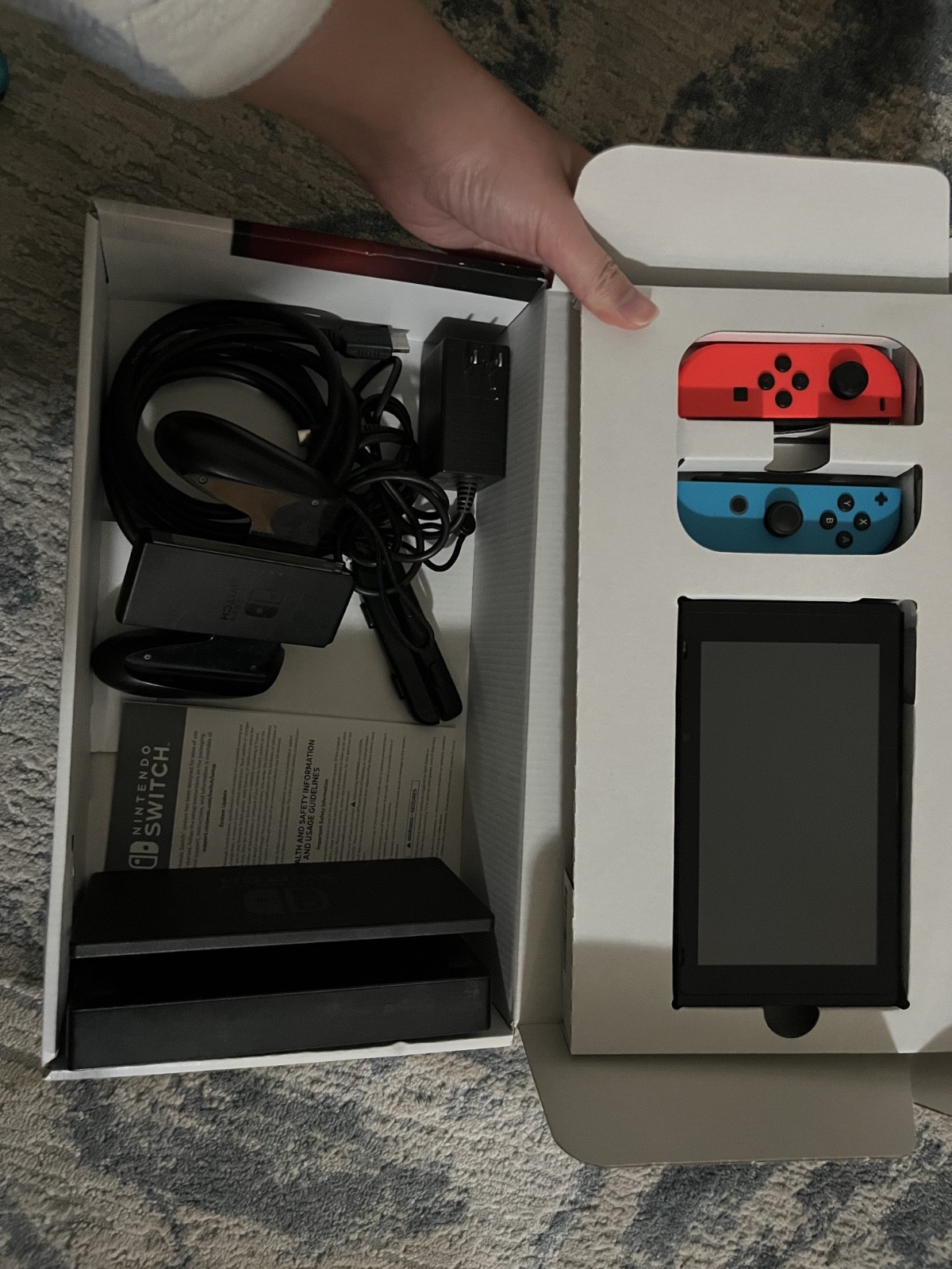Nintendo switch 2017 unpatched v1 with original box XAW4000678. Working