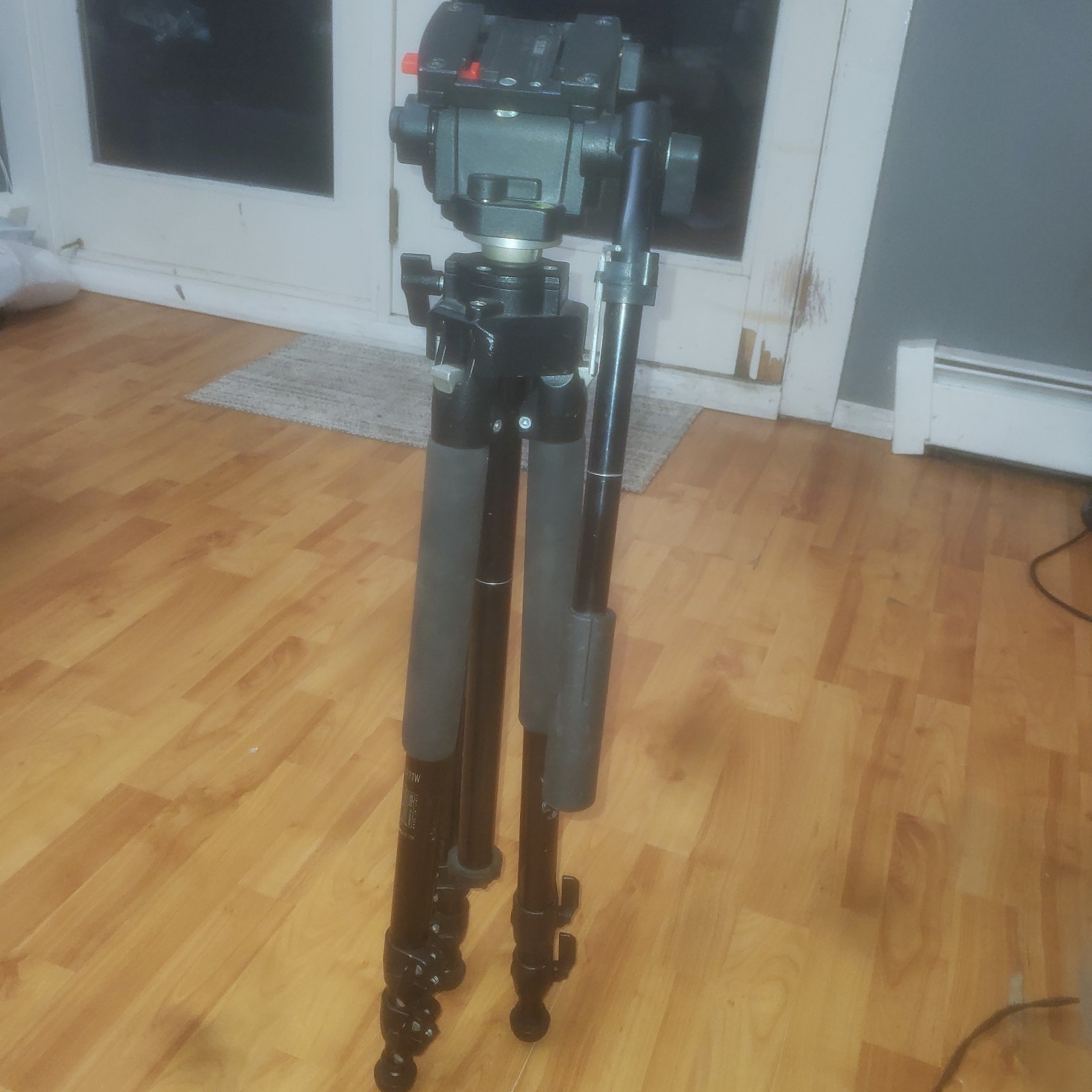 Manfrotto 501 tripod with Fluid Head FREE SHIPPING