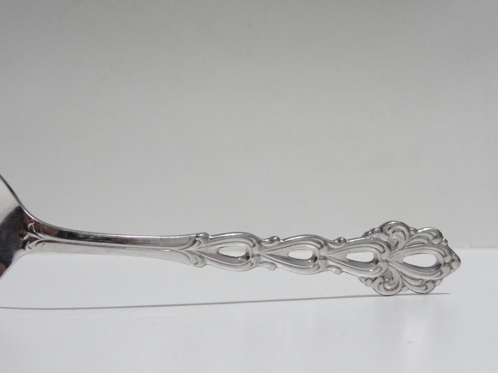 4 Oneida Community Stainless Flatware - Chandelier Mixed Lot