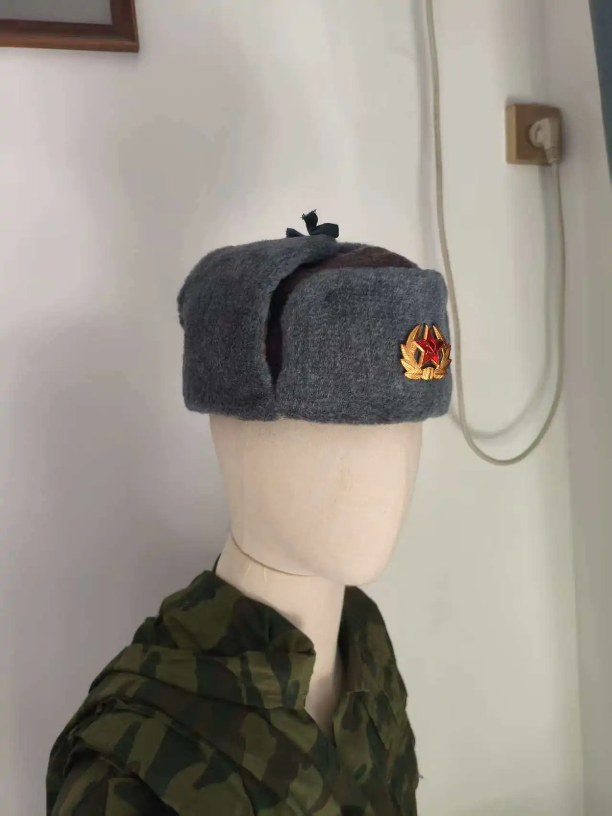 Russian Winter Hat ， Soviet Ushanka Size 60 ， from the Early 1990s