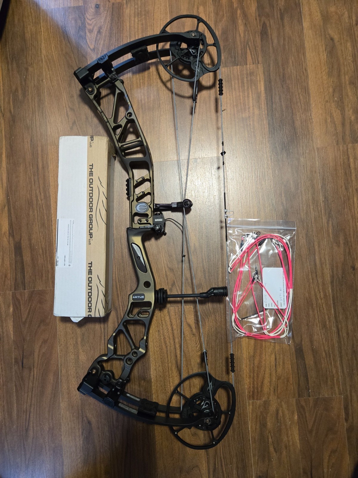Elite Artus Right Hand Black 50-60# Bow
