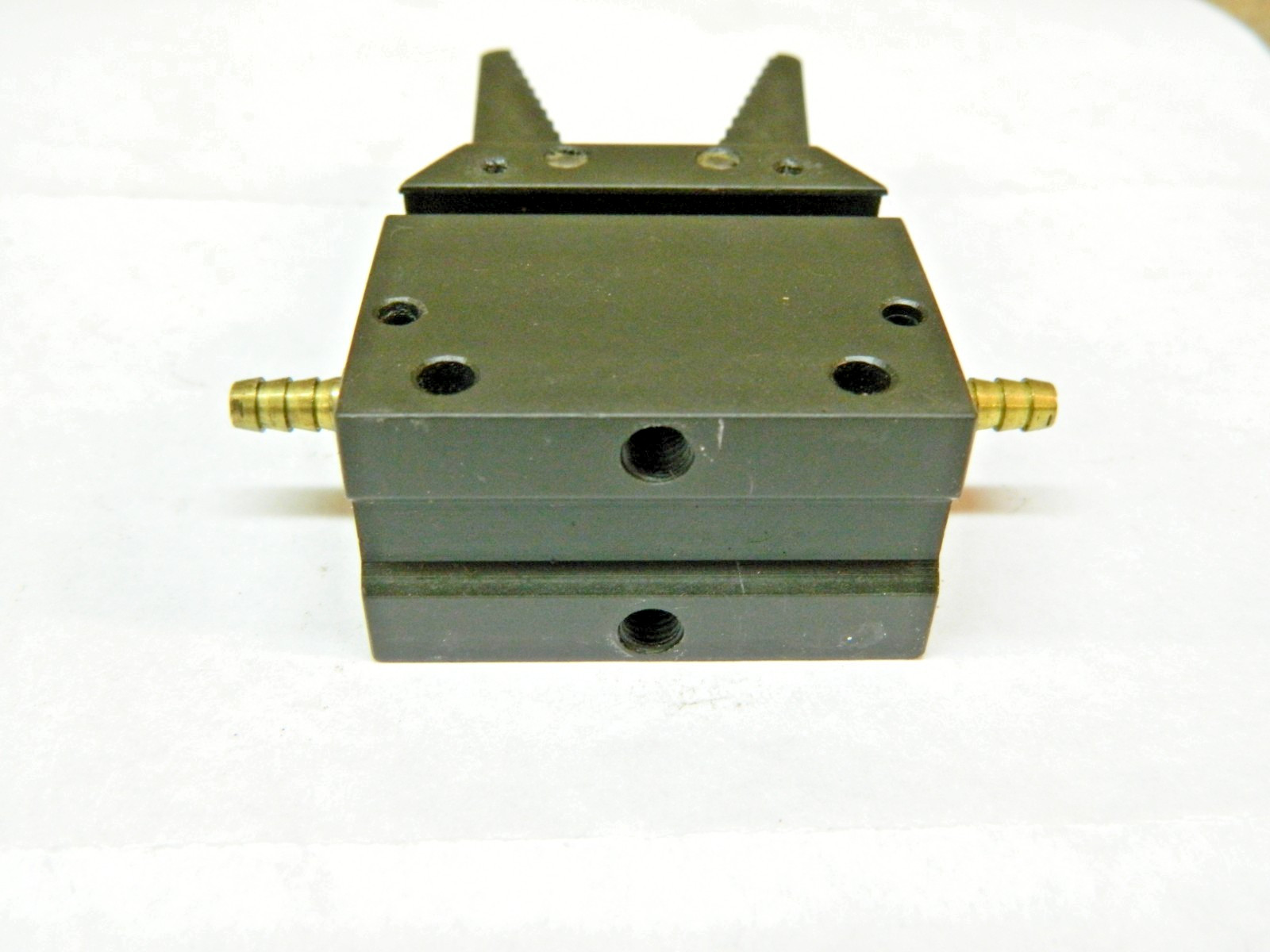 SENVEX AA-22-NO Angular Self-Centring Pneumatic Gripper, Normally Open