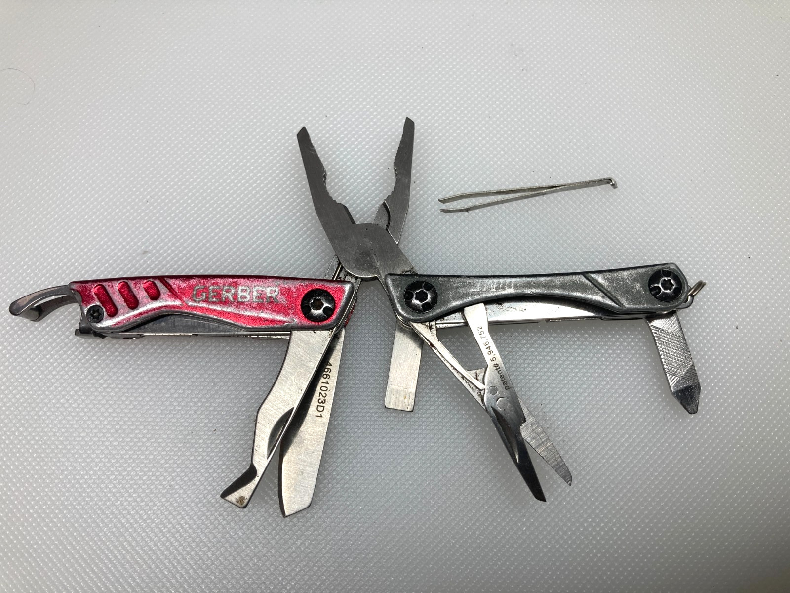 Gerber Dime Mini Multi-Tool, Knife, Pliers, Scissors, Red (B)