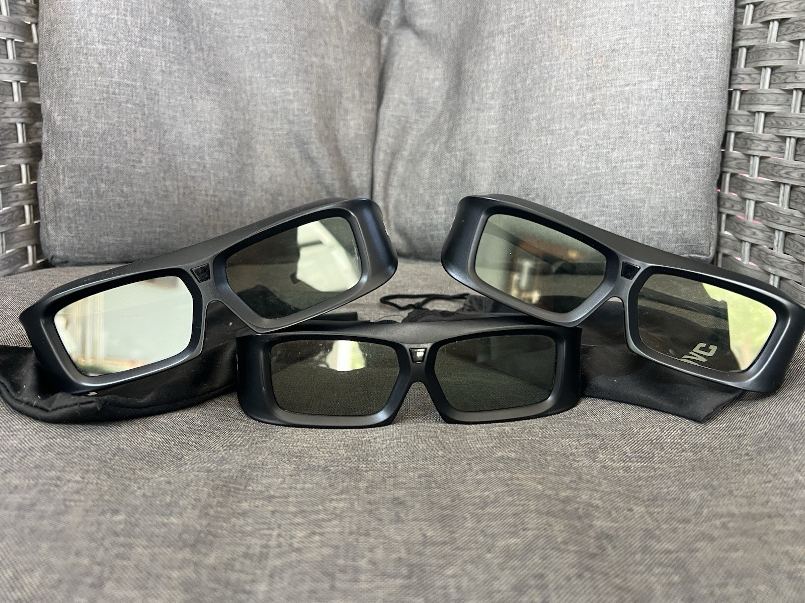 JVC PK-AG1-B Active Shutter 3D Glasses –Lot of 3 –Includes 2 Soft Carrying Pouch