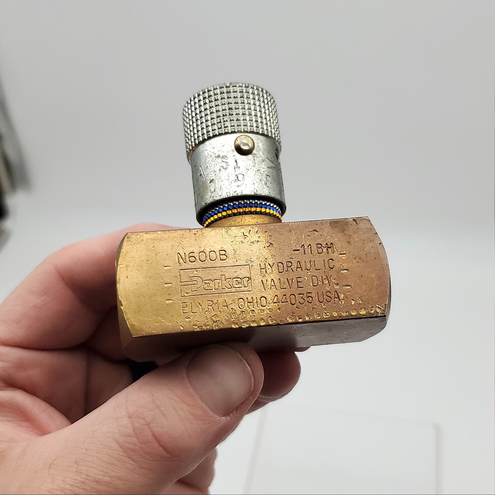 Parker N600B Needle Valve Hydraulic Control 2000 Max PSI 3/8" NPT 8 Gal Max Flow