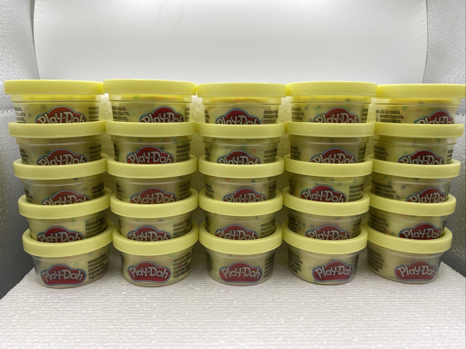 Hasbro Play-Doh (25) 1 Ounce Containers CONFETTI YELLOW GREEN