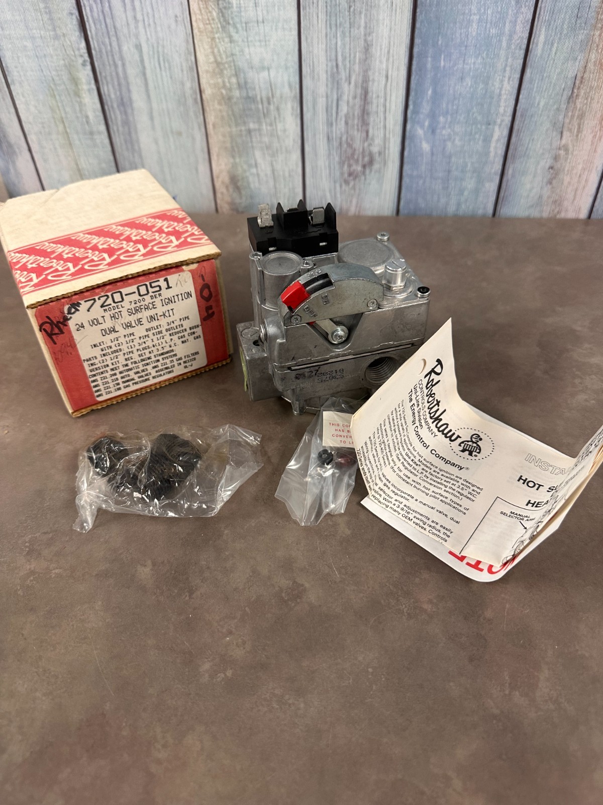 Robertshaw 720-051 Gas Valve. Hot surface Ignition.