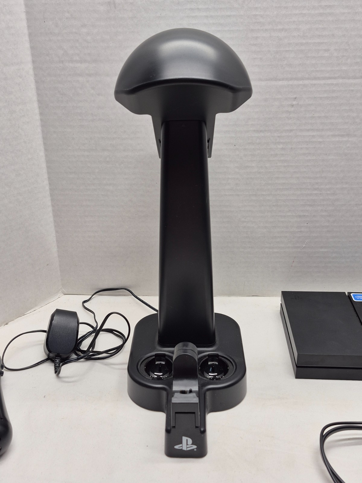 Sony Playstation VR Virtual Reality Headset Motion Controller Camera Charger PS4
