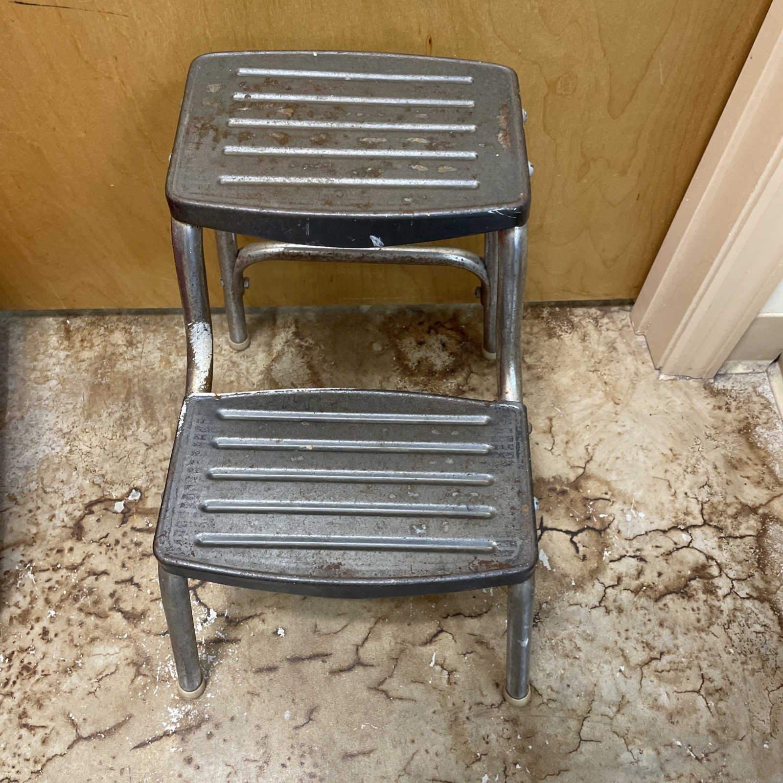 Griswold Two Step Stool Vintage Rusty Primitive Missing Nonskid Rubber ￼