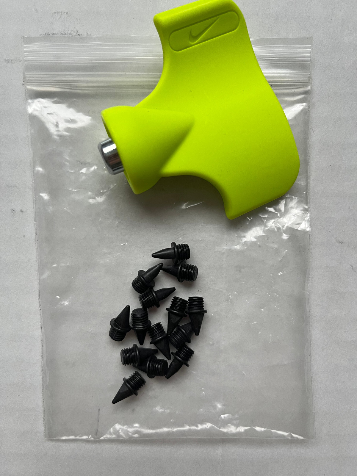 NEW NIKE TRACK WRENCH TOOL KEY AND 14 REPLACEMENT SPIKES