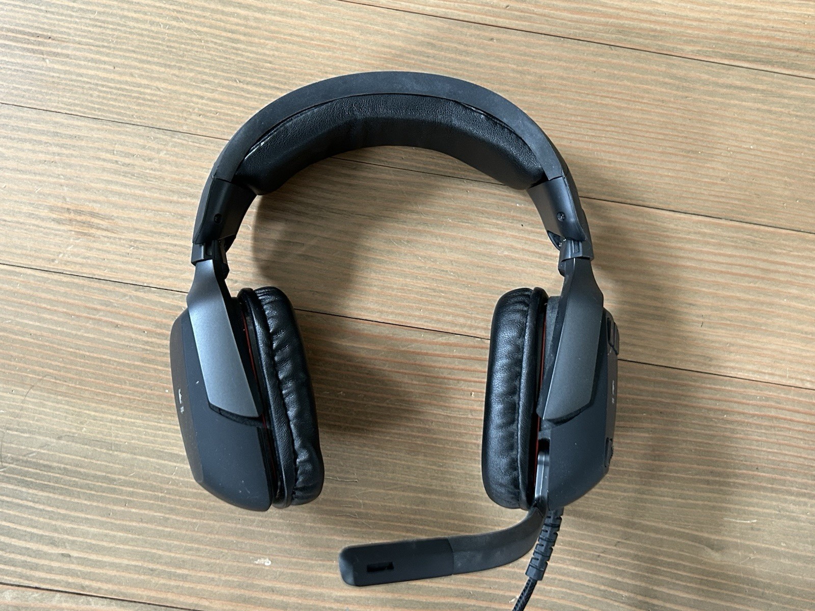 Logitech G35 7.1 Surround Sound Gaming Headset Over-ear w/Microphone Wired USB