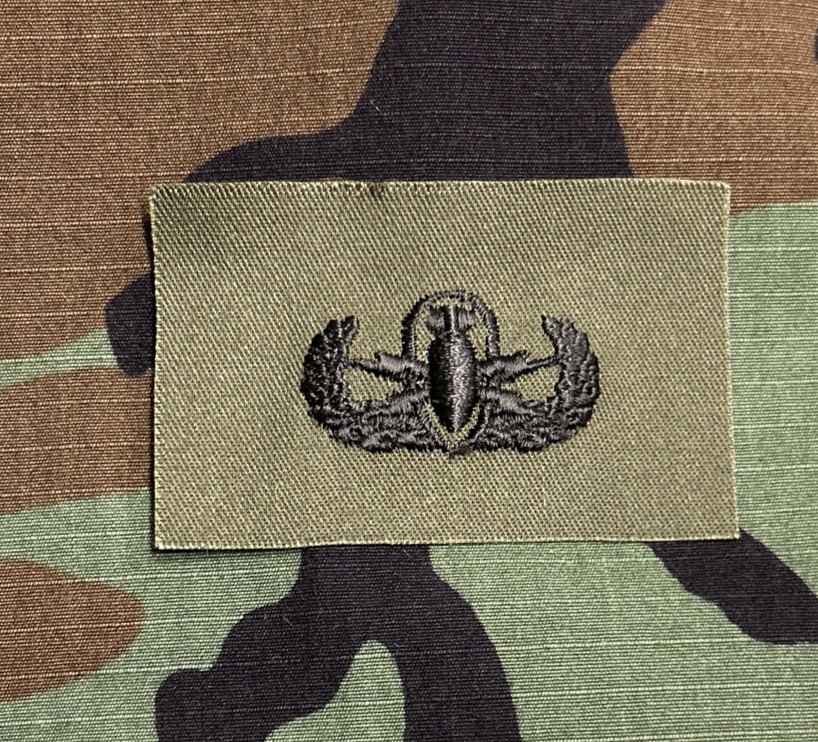 US Army Basic EOD Badges (2) BDU Sew-On Explosive Ordnance Disposal OD USN