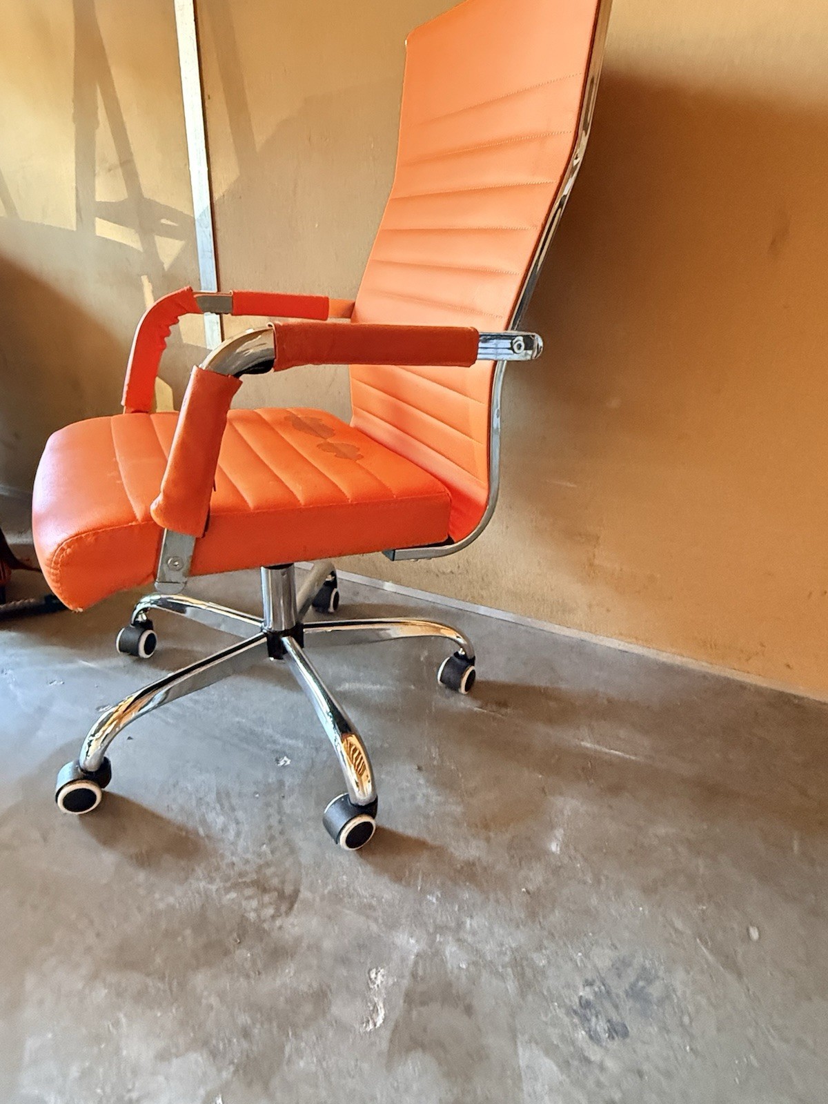 BestOffice Orange Swivel Rolling Office/Desk Chair w/ Armrests & Casters