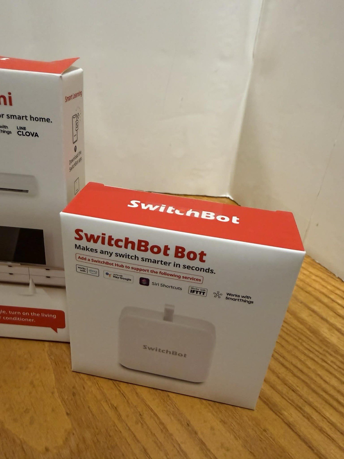 SwitchBot Bundle – Bot 2-packs + 1 mini hub