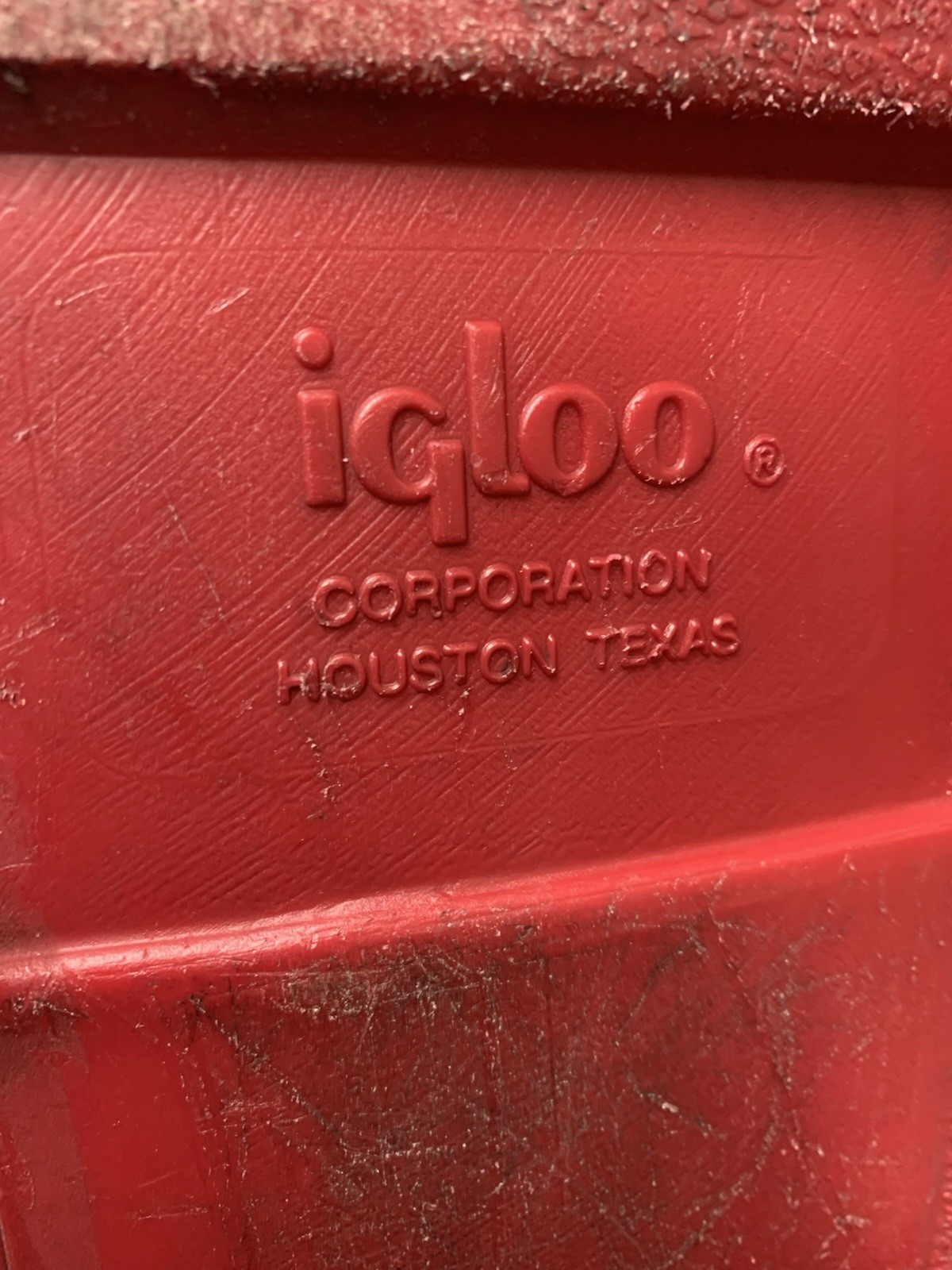 1985 Igloo 48 Quart Cooler Red White Handles