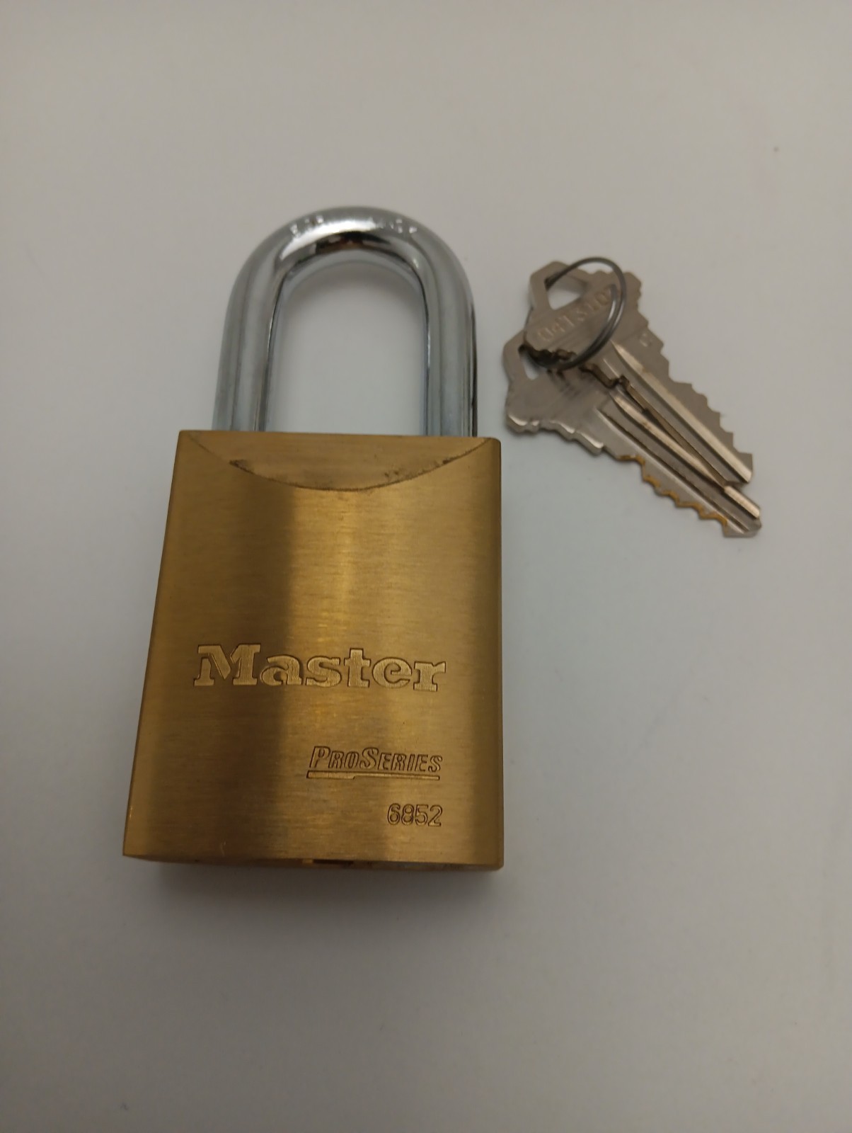 Master Lock Pro Series 6852 Brass Padlock 2 Keys New Open Box