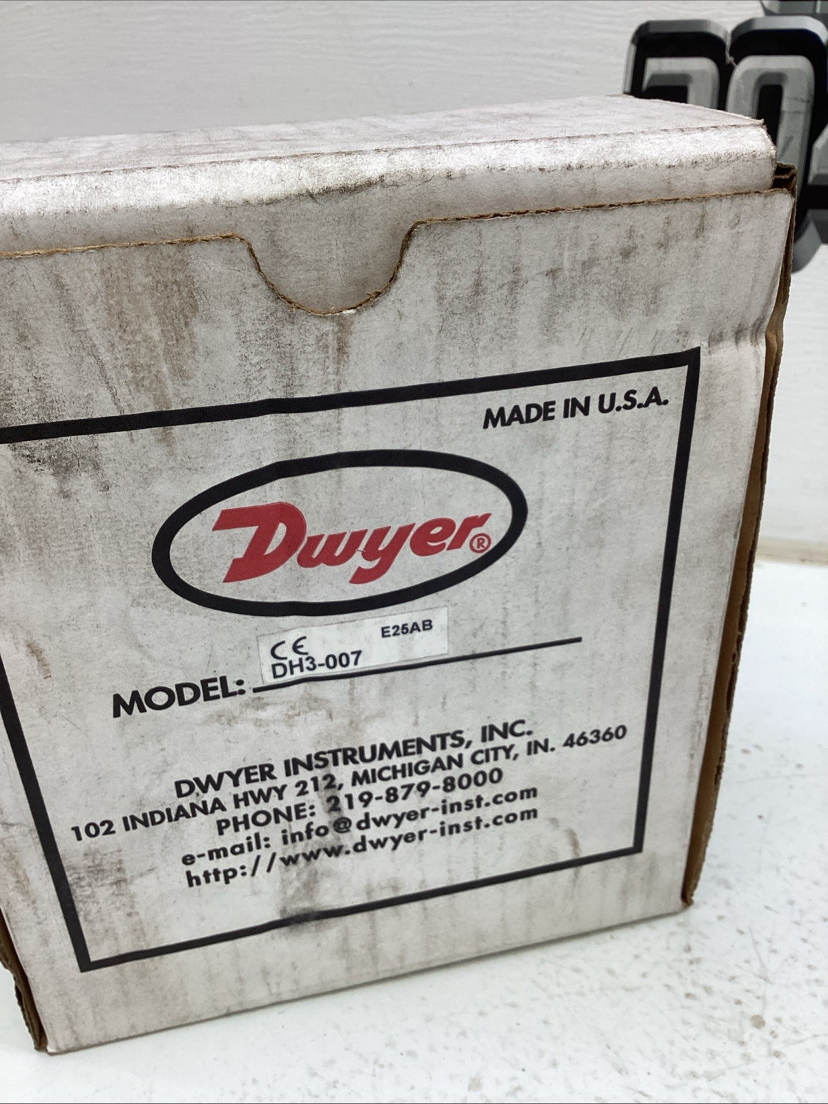 Dwyer DH3-007 Digihelic Differential Pressure Controller Series DH3 NIB