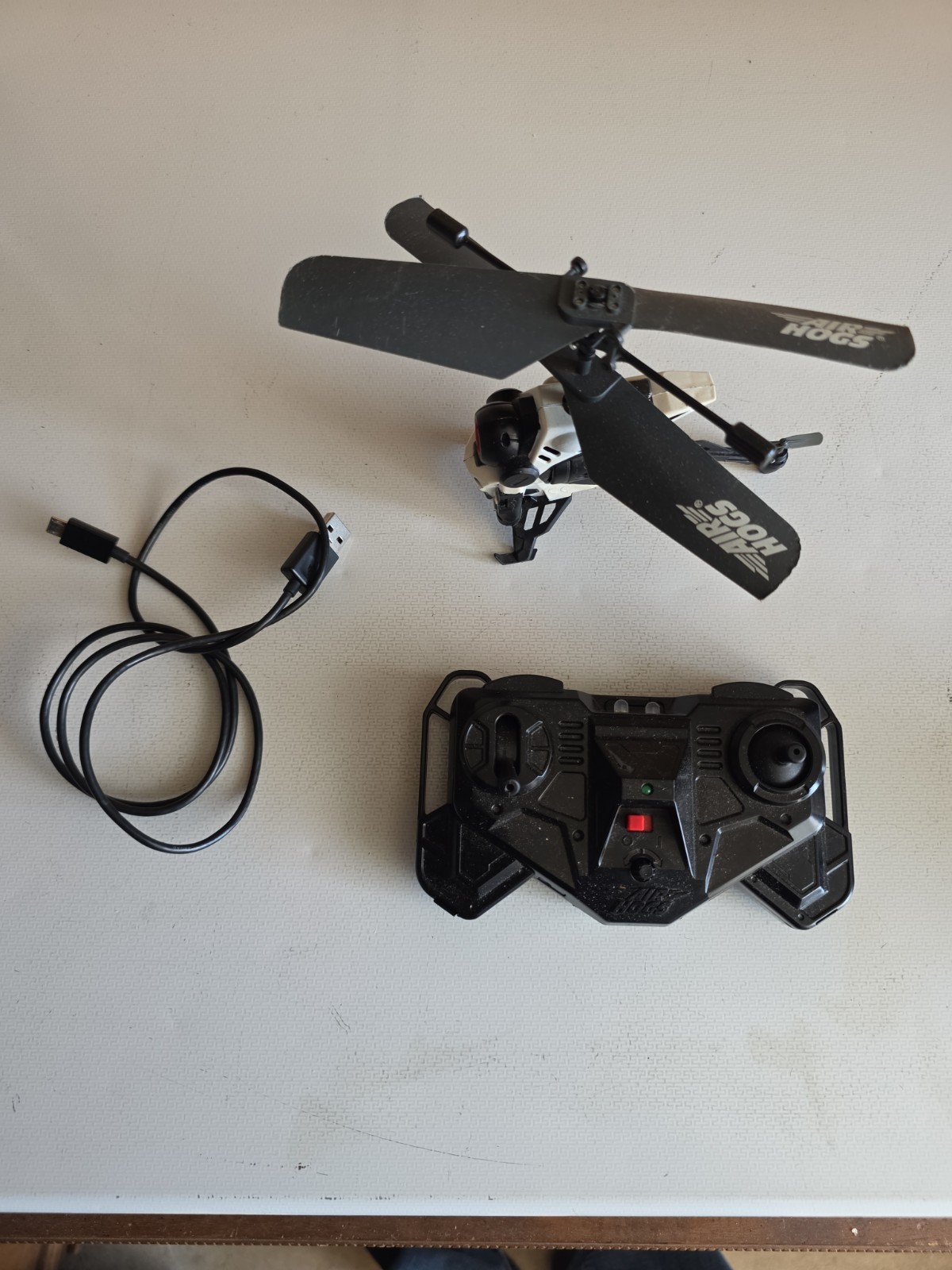 Air Hogs Altitude WHITE & BLACK Video Drone 50717EWS W REMOTE CONTROL