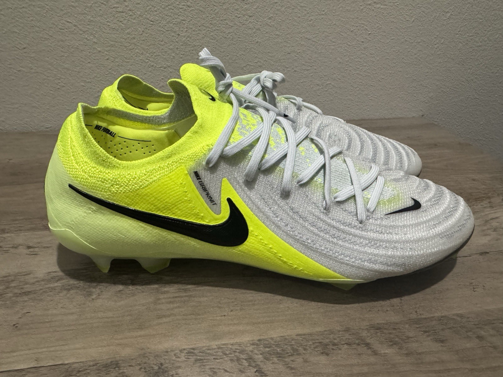 Nike Phantom GX 2 Elite FG Mens 11.5 White Volt Soccer Cleats Boots NWOB