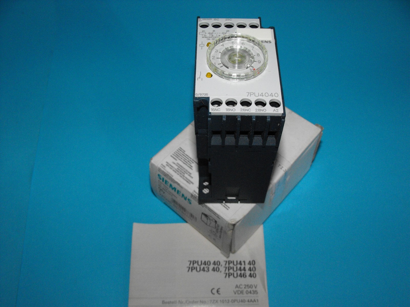 Siemens 7PU4040-1BN20. 220/240VAC 50/60hz 0.5s..10s.NEW