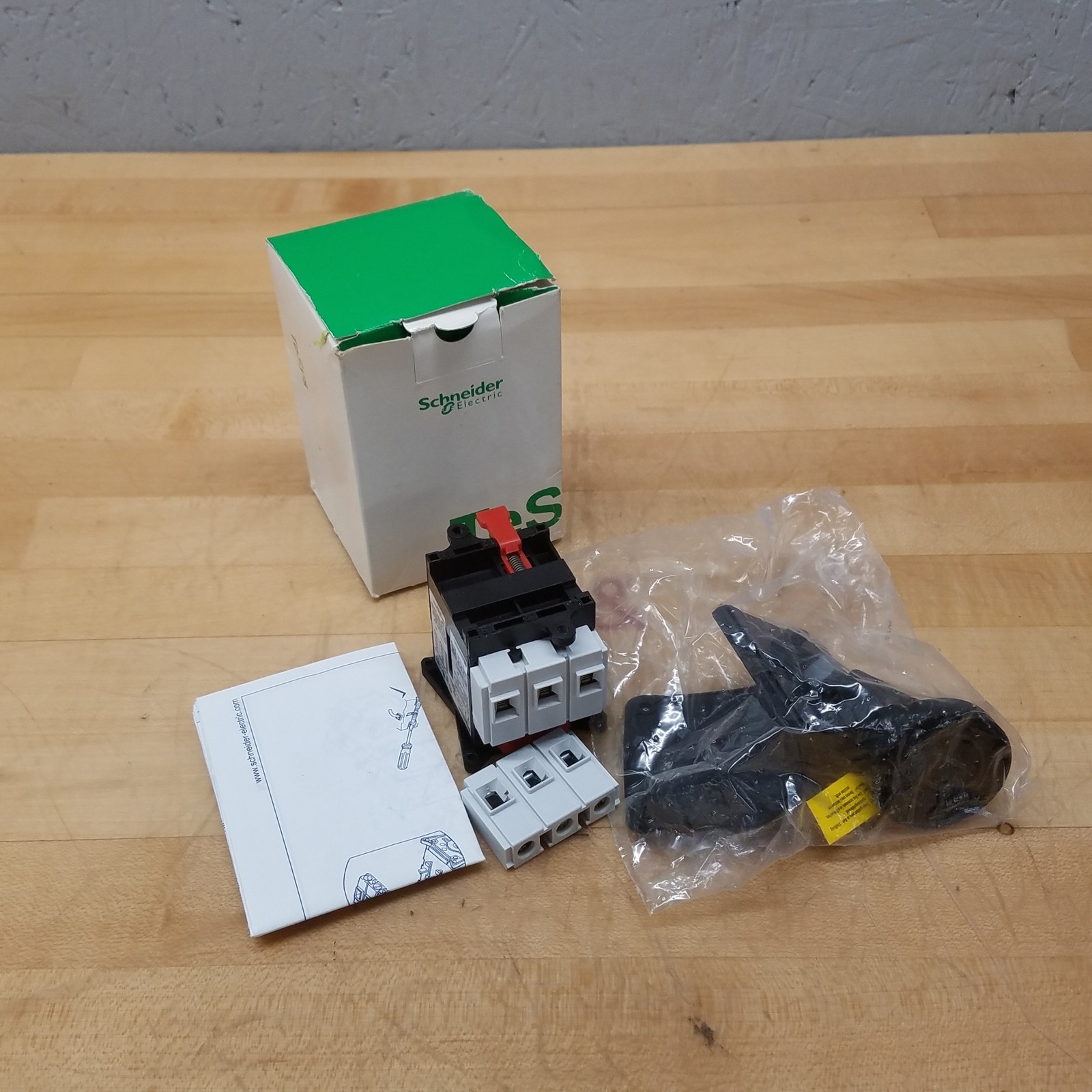 Schneider VBF2 Switch, 40 A, 690V, 60Hz - NEW