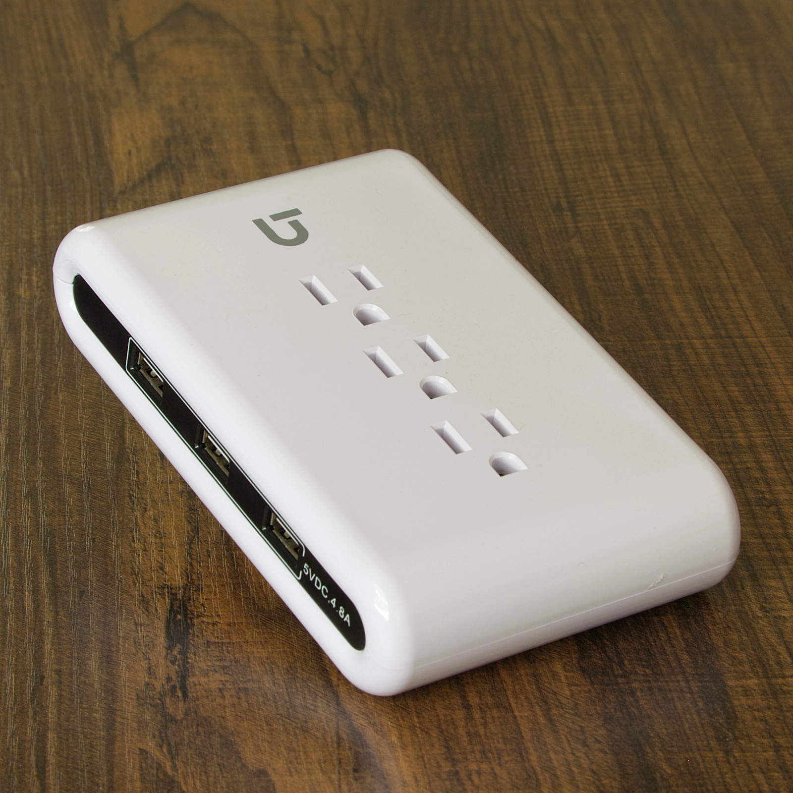 3 -Outlet Power Strip 6 -USB Ports Utilitech