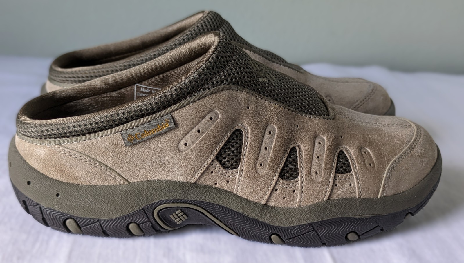 Columbia ATSA Clog Shoes Womens Size 9.5 Beige Suede Mesh Slip On Comfort BL2034