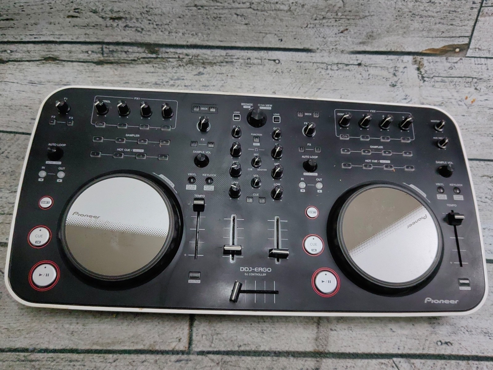 Pioneer DDJ-ERGO-V Digital DJ Controller 2-channel Black Musical Instruments