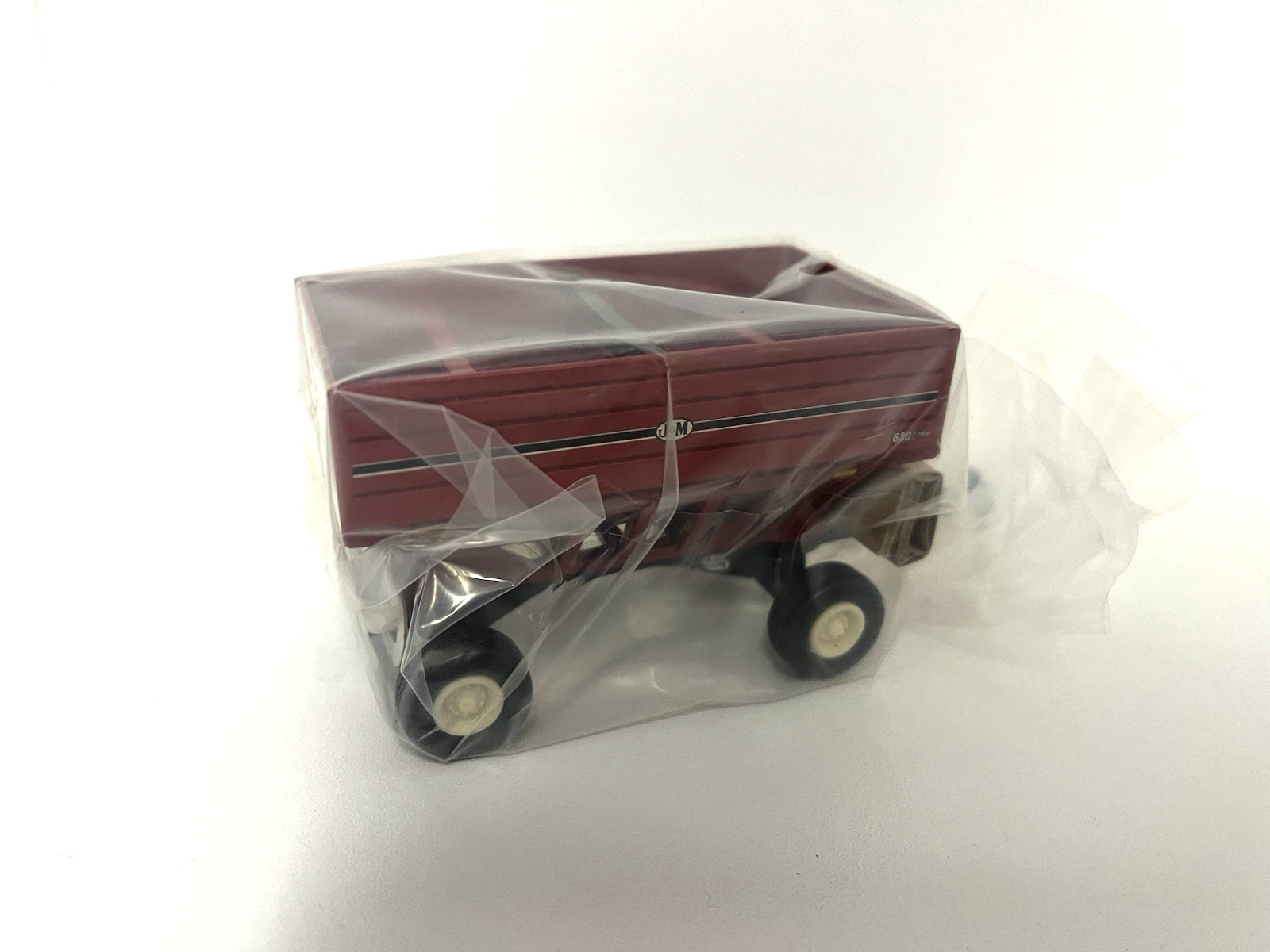 ERTL 1/64 J&M 680 / 760 RED GRAIN CART WAGON